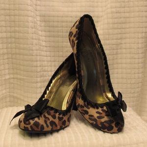 NWOT Wild Diva Cheetah Print Rounded Toe Heel
